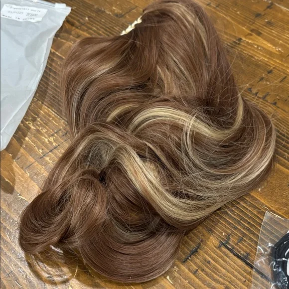 Brown and Blonde Hair Extension with Accessories - Picture 2 of 3